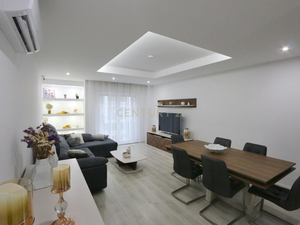 Excelente 4 assoalhadas Urbanização da Atalaia com box 2 viaturas e arrecadação. - Image 1