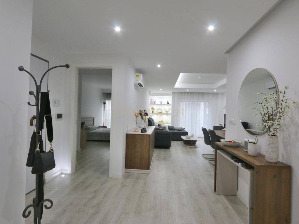 Excelente 4 assoalhadas Urbanização da Atalaia com box 2 viaturas e arrecadação. - Image 3