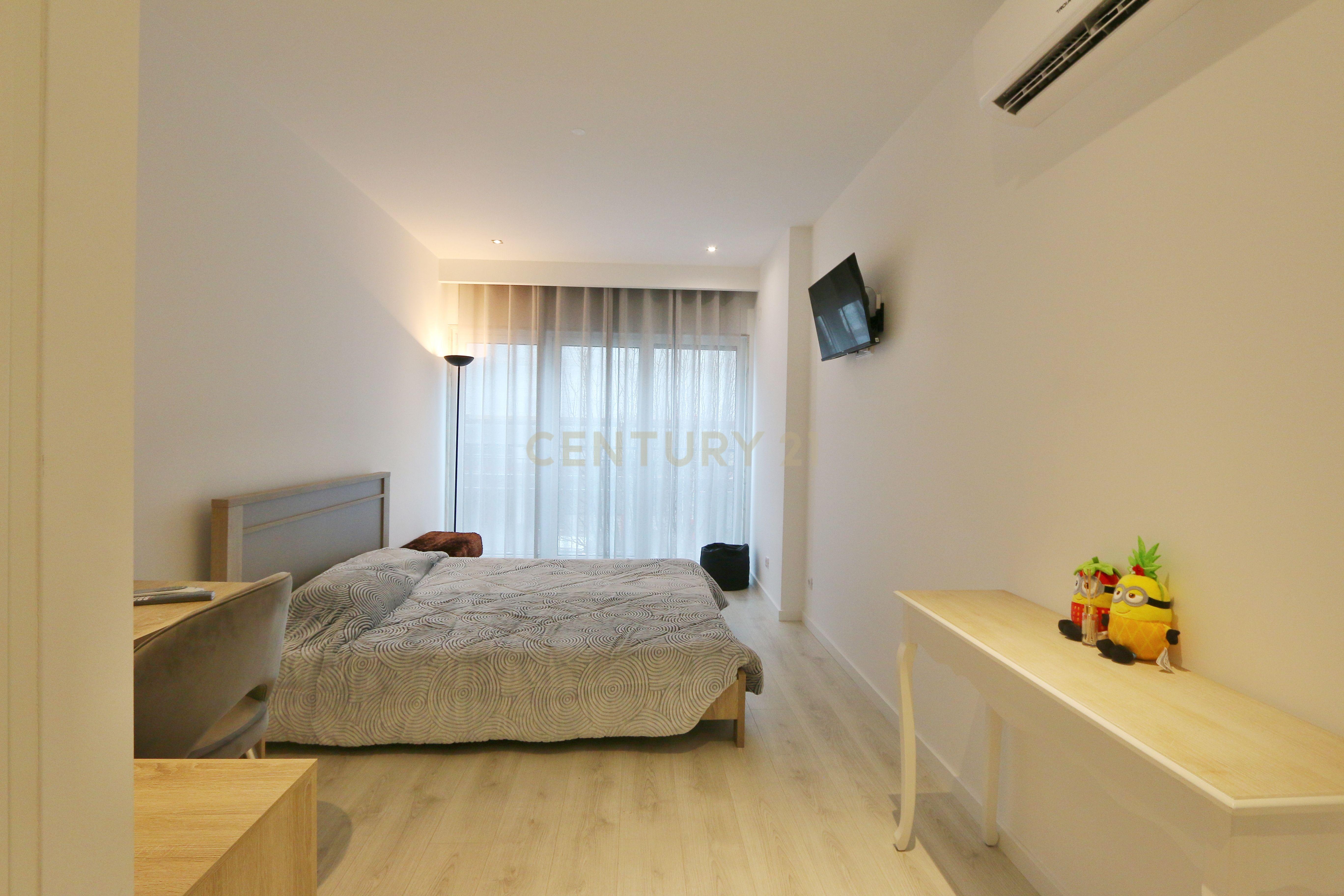 Excelente 4 assoalhadas Urbanização da Atalaia com box 2 viaturas e arrecadação. - Image 15