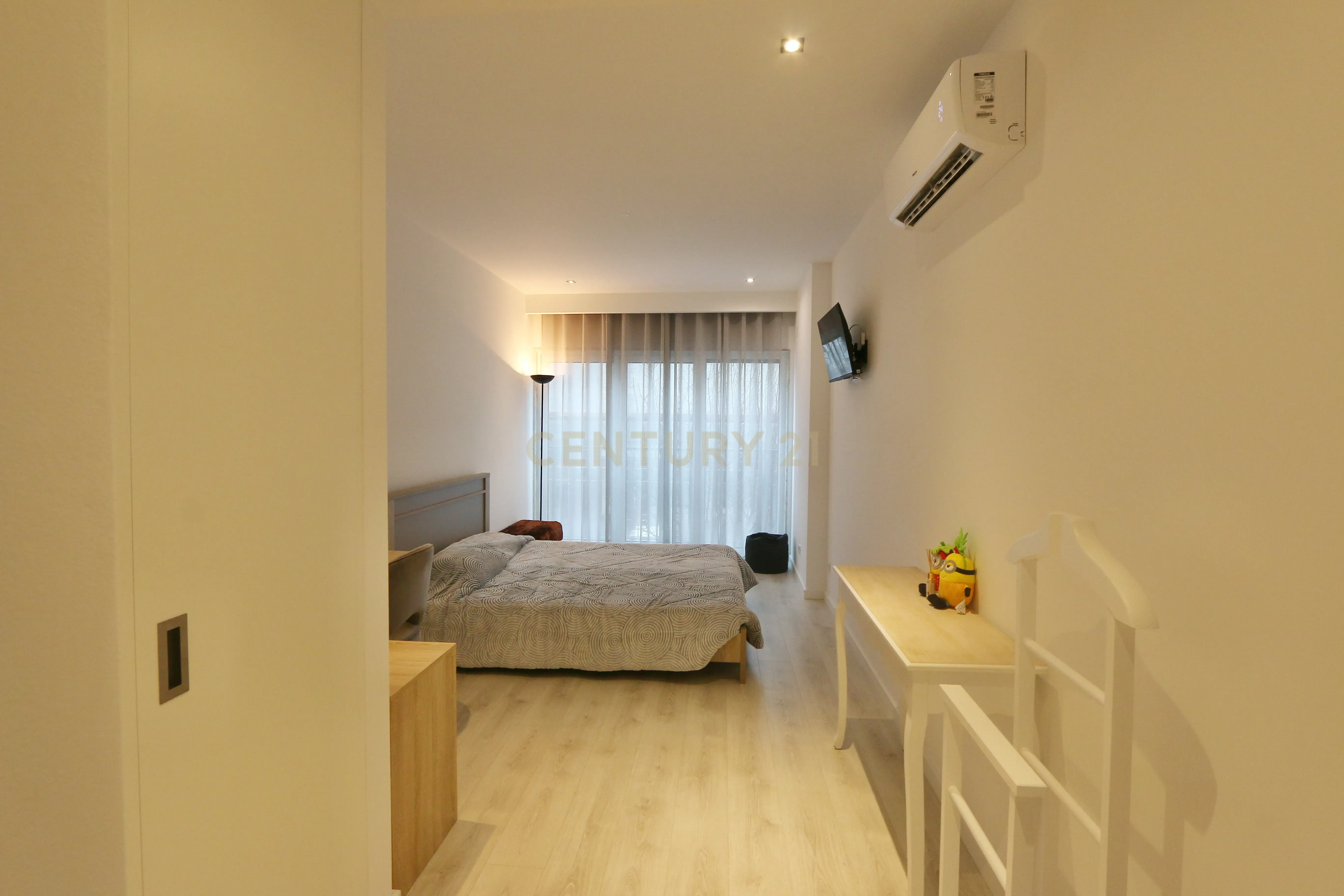 Excelente 4 assoalhadas Urbanização da Atalaia com box 2 viaturas e arrecadação. - Image 14
