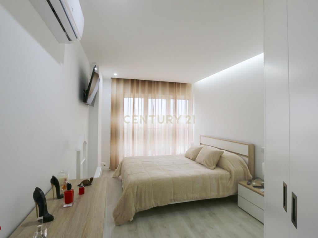 Excelente 4 assoalhadas Urbanização da Atalaia com box 2 viaturas e arrecadação. - Image 13