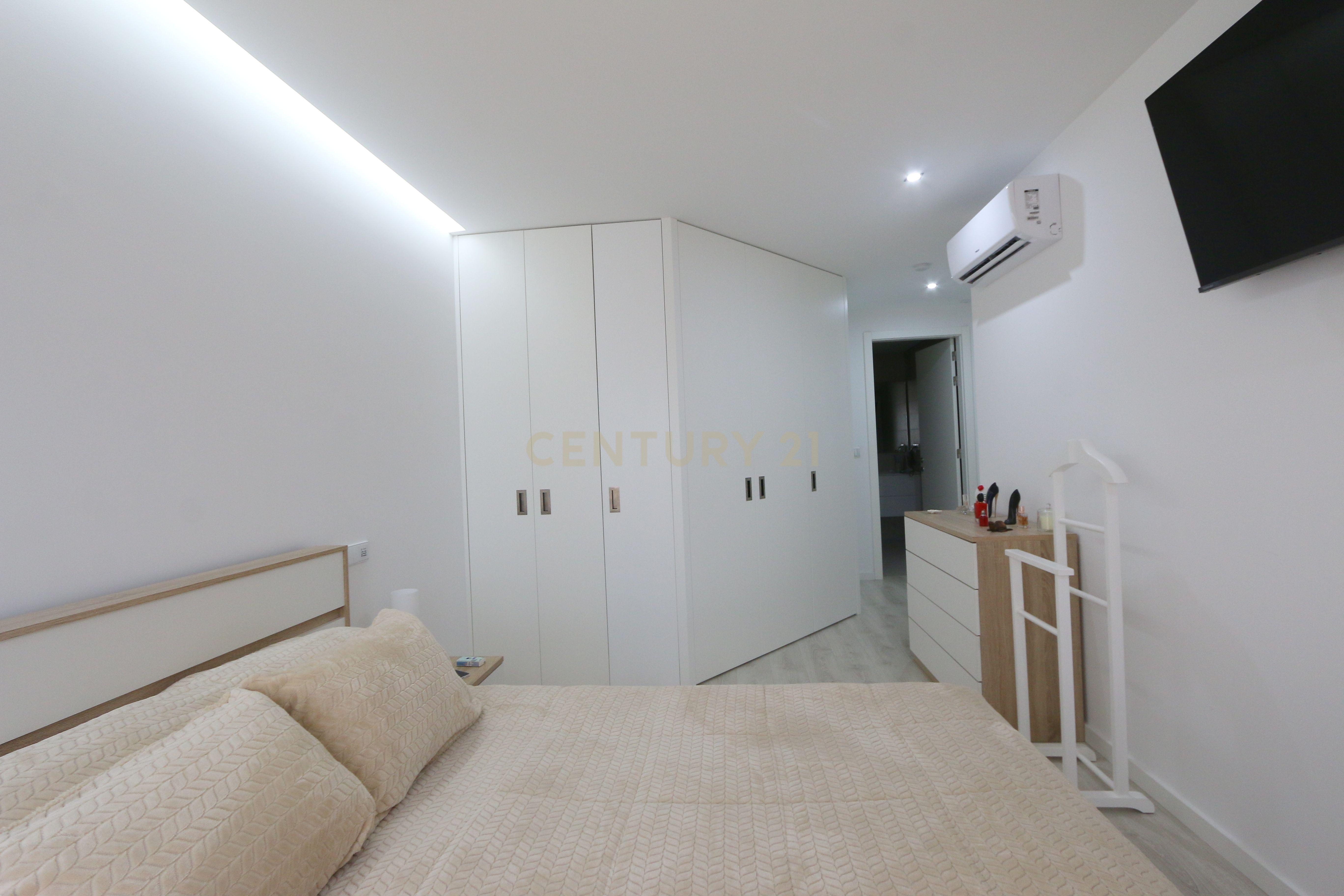 Excelente 4 assoalhadas Urbanização da Atalaia com box 2 viaturas e arrecadação. - Image 9