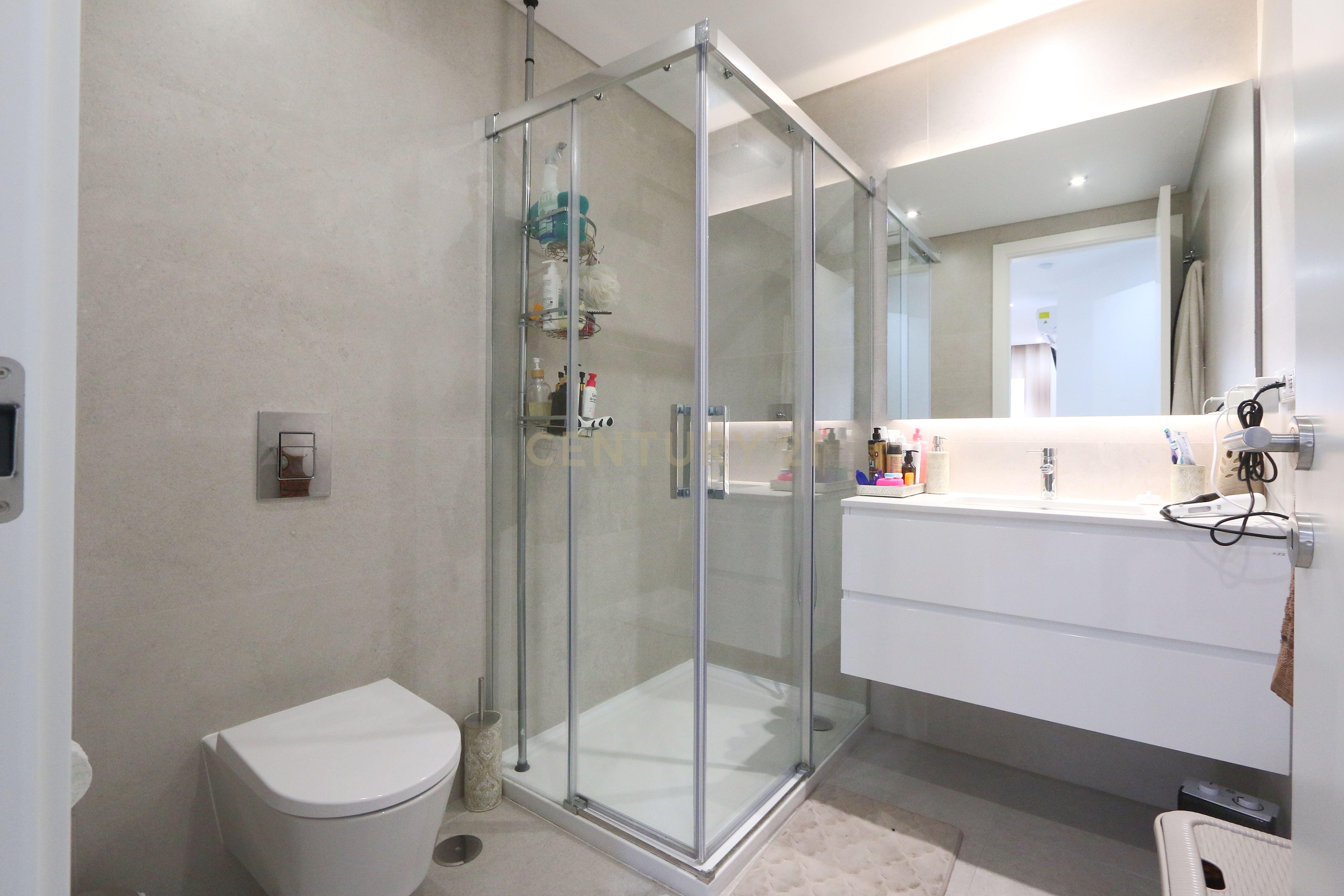 Excelente 4 assoalhadas Urbanização da Atalaia com box 2 viaturas e arrecadação. - Image 12