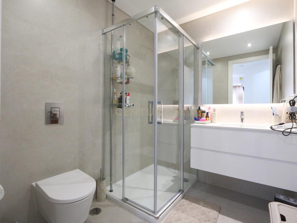 Excelente 4 assoalhadas Urbanização da Atalaia com box 2 viaturas e arrecadação. - Image 12