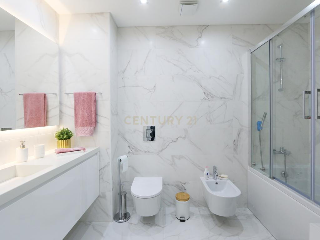 Excelente 4 assoalhadas Urbanização da Atalaia com box 2 viaturas e arrecadação. - Image 16