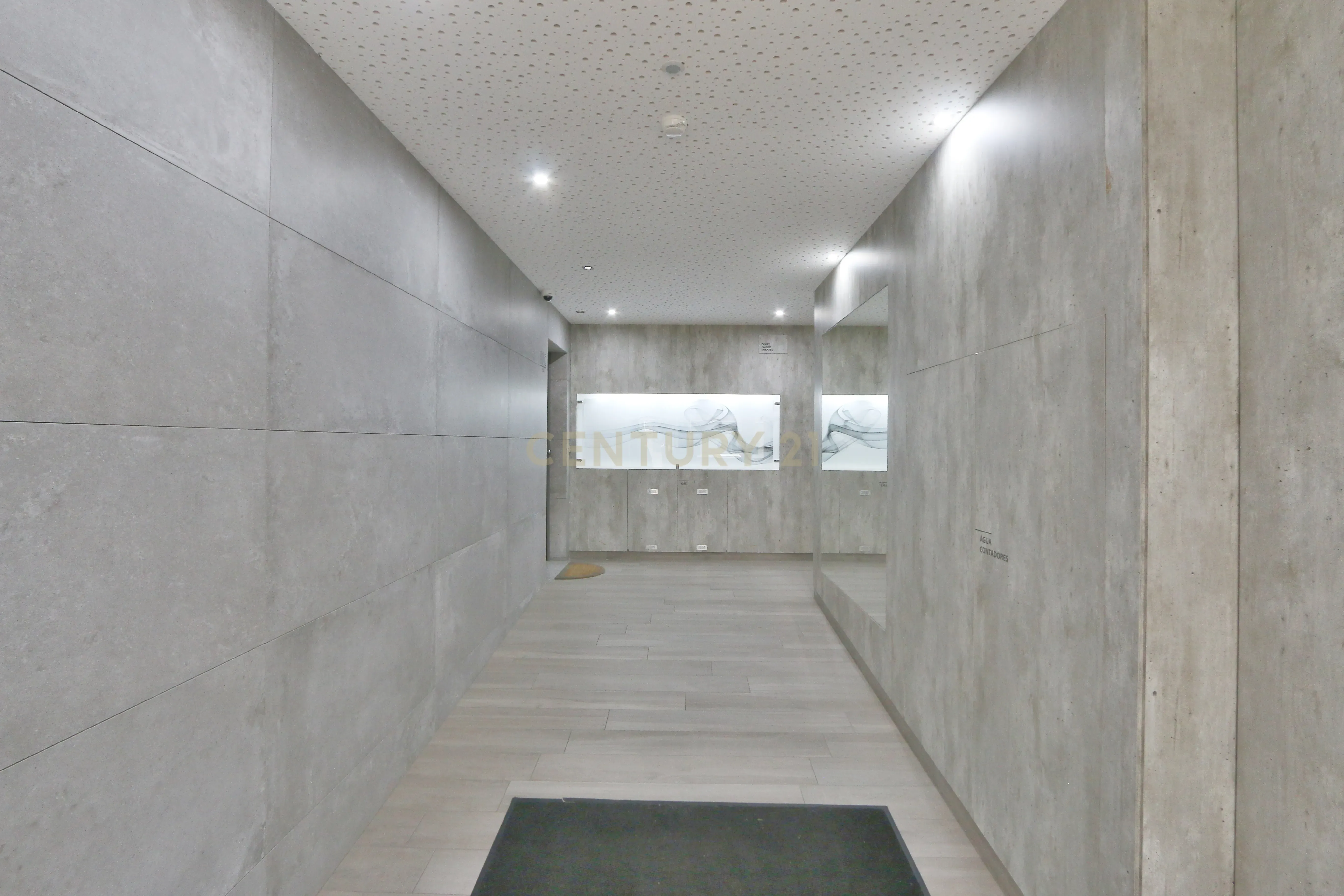 Excelente 4 assoalhadas Urbanização da Atalaia com box 2 viaturas e arrecadação. - Image 20