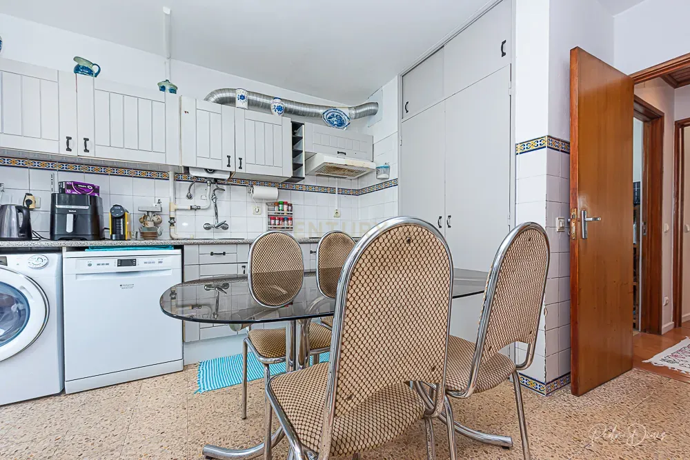 Fotografia 5 de Apartamento de 4 assoalhadas c/ Varanda ESTADO IMACULADO!