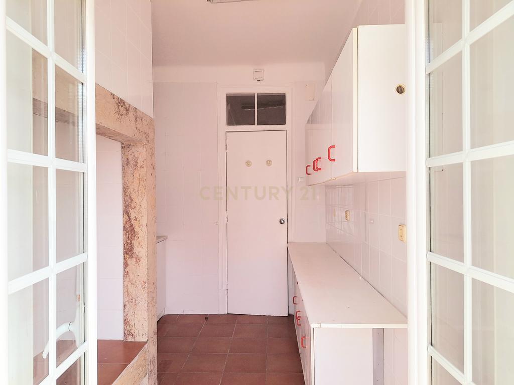 Apartamento T3+2 para Arrendamento em Campolide - Image 18