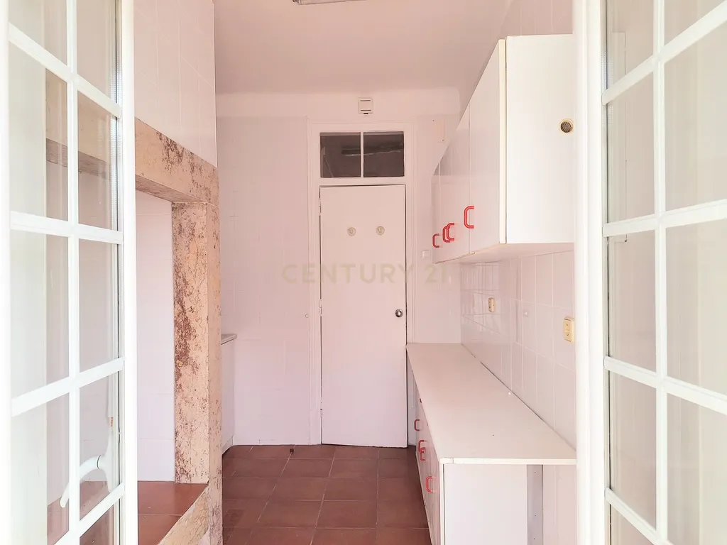 Apartamento T3+2 para Arrendamento em Campolide - Image 18