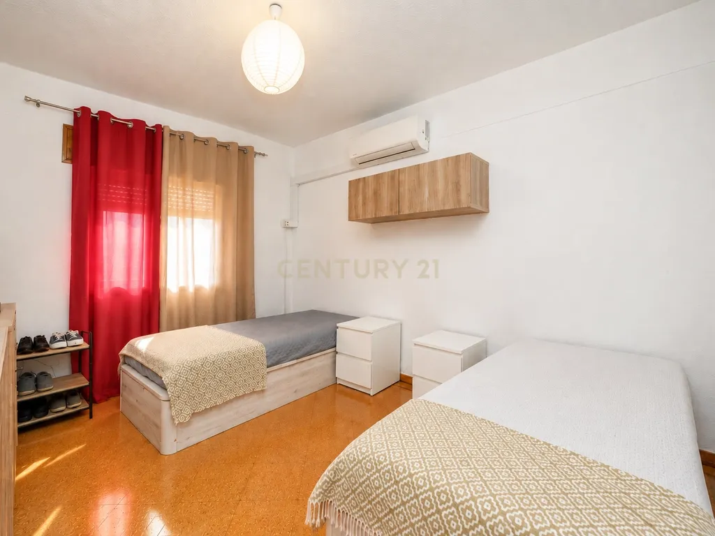 T3 Semi-Remodelado em São Sebastião, Setúbal - Image 12