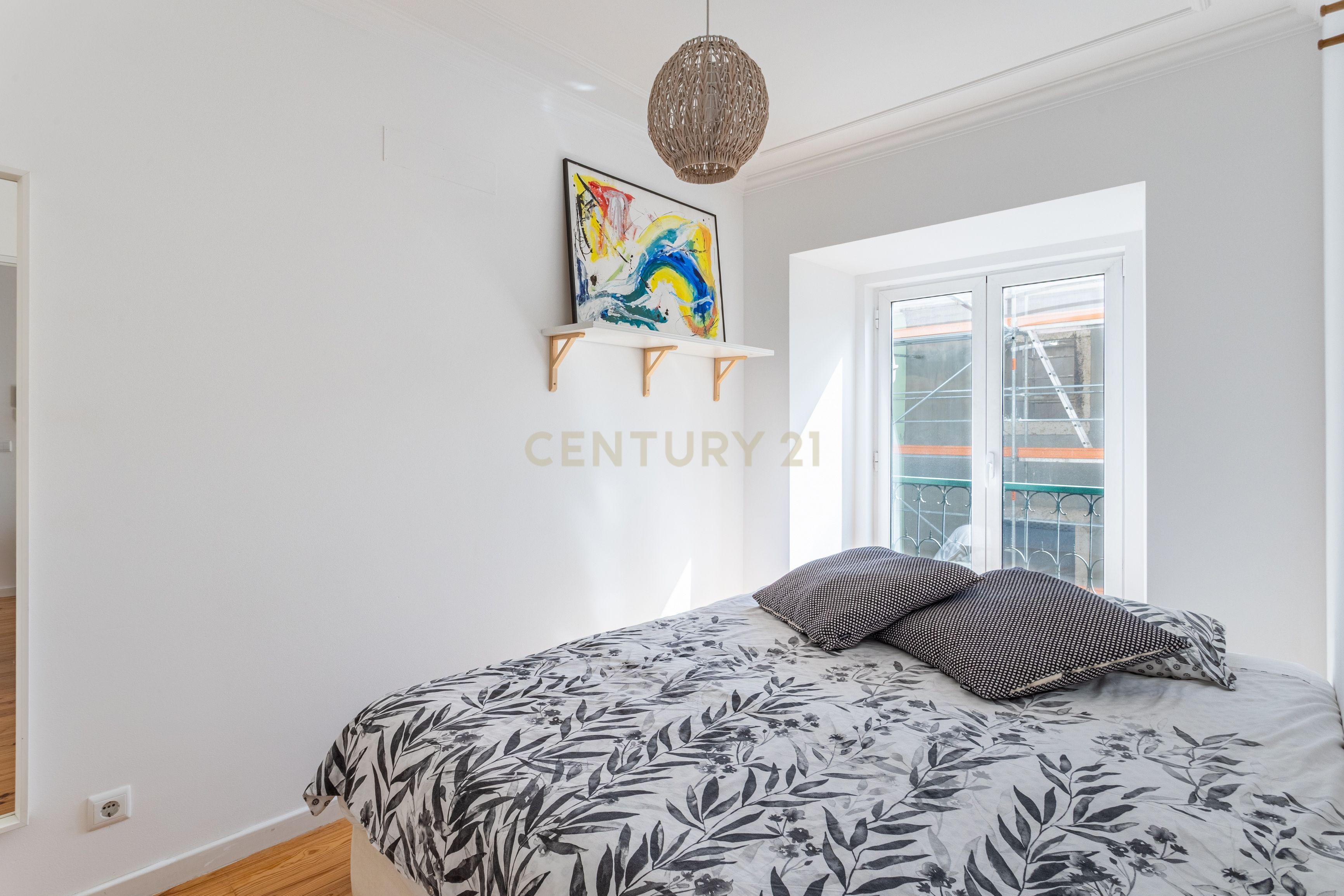 Apartamento T2 remodelado - Campo Mártires da Pátria - Image 16