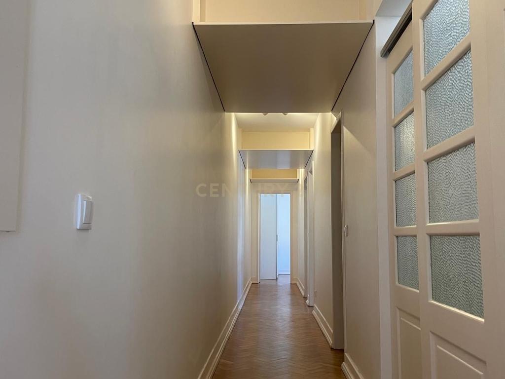 Apartamento T3 renovado para arrendamento na Avenida de Roma com elevador - Image 29