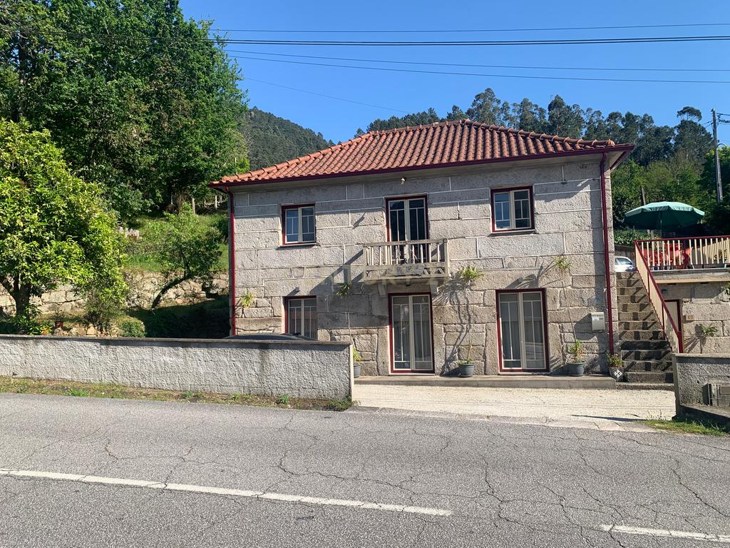  Magnífica Casa com 3 Apartamentos na Vila do Gerês  - Image 5
