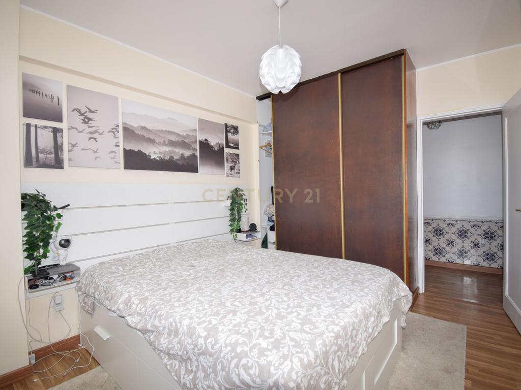 Apartamento T2 com Garagem, Arrecadação e Excelente Luminosidade – Arroja, Odivelas - Image 10