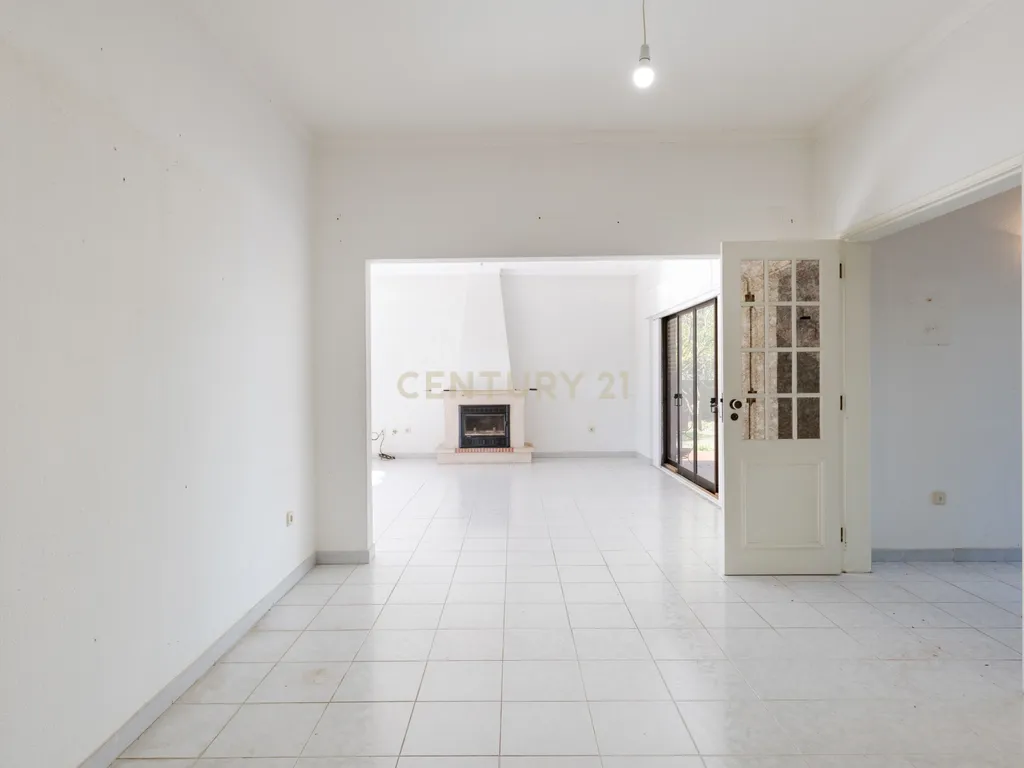 Moradia T4 Geminada à Venda na Marisol — 200 m² | Lote 900 m² | Piscina - Image 13