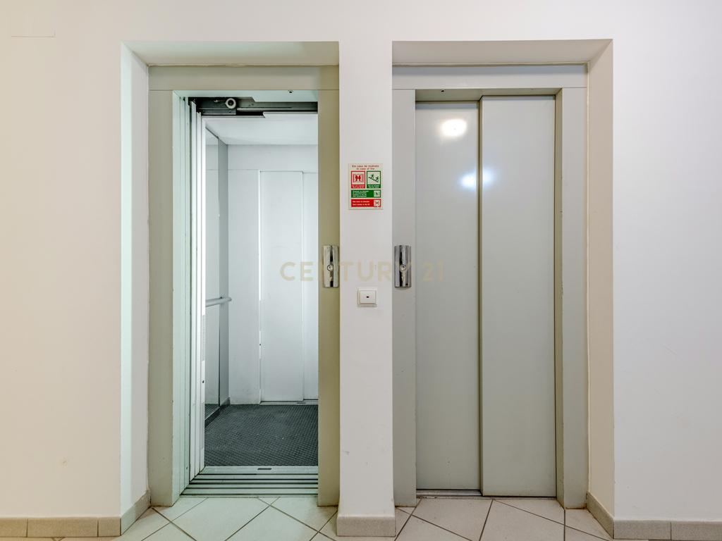 Apartamento T2 - Oportunidade Única a 5 Min da Praia da Rocha! - Image 4
