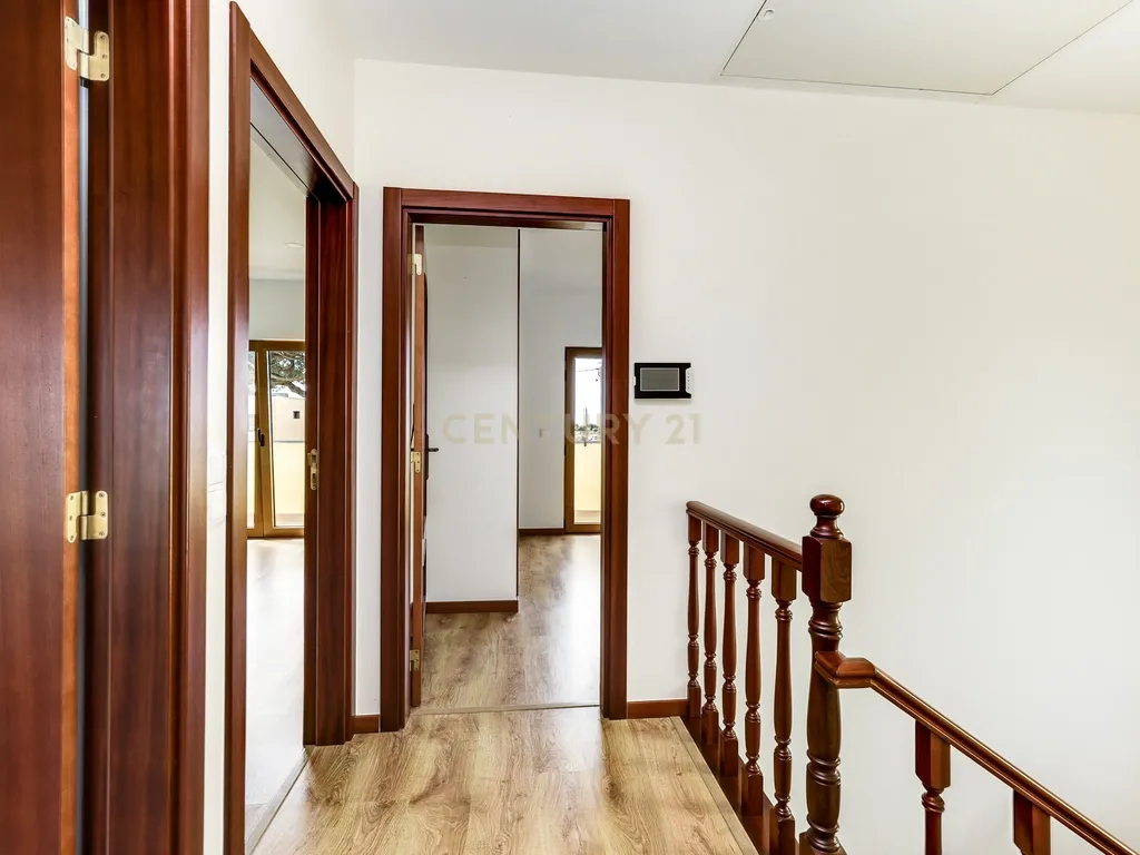 Moradia T4 Isolada Duplex com Box em Adroana, Alcabideche - Image 39
