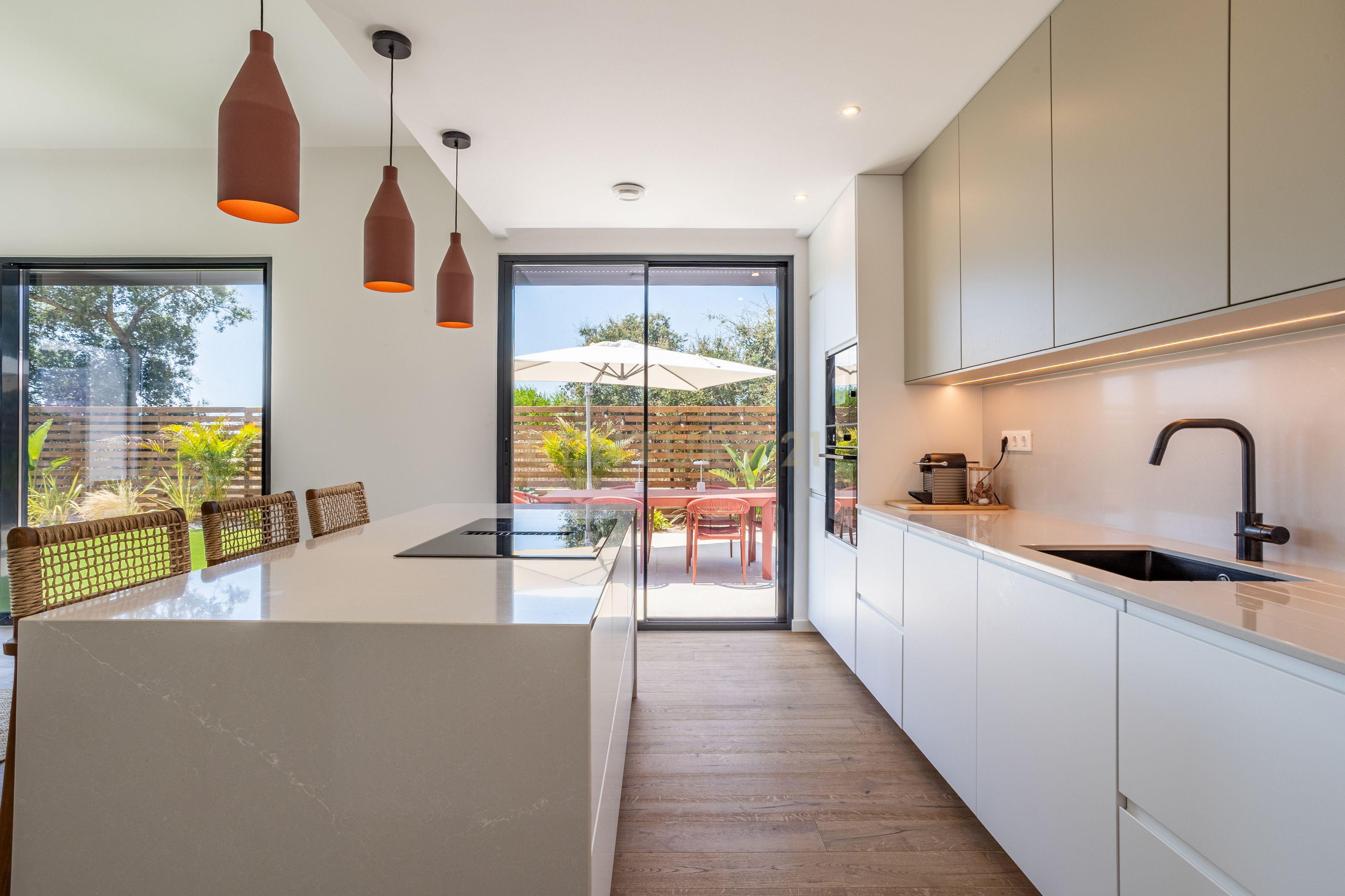 Fotografia 9 de Luxuosa Moradia T4 com Piscina na Lagoa Albufeira, para Arrendamento