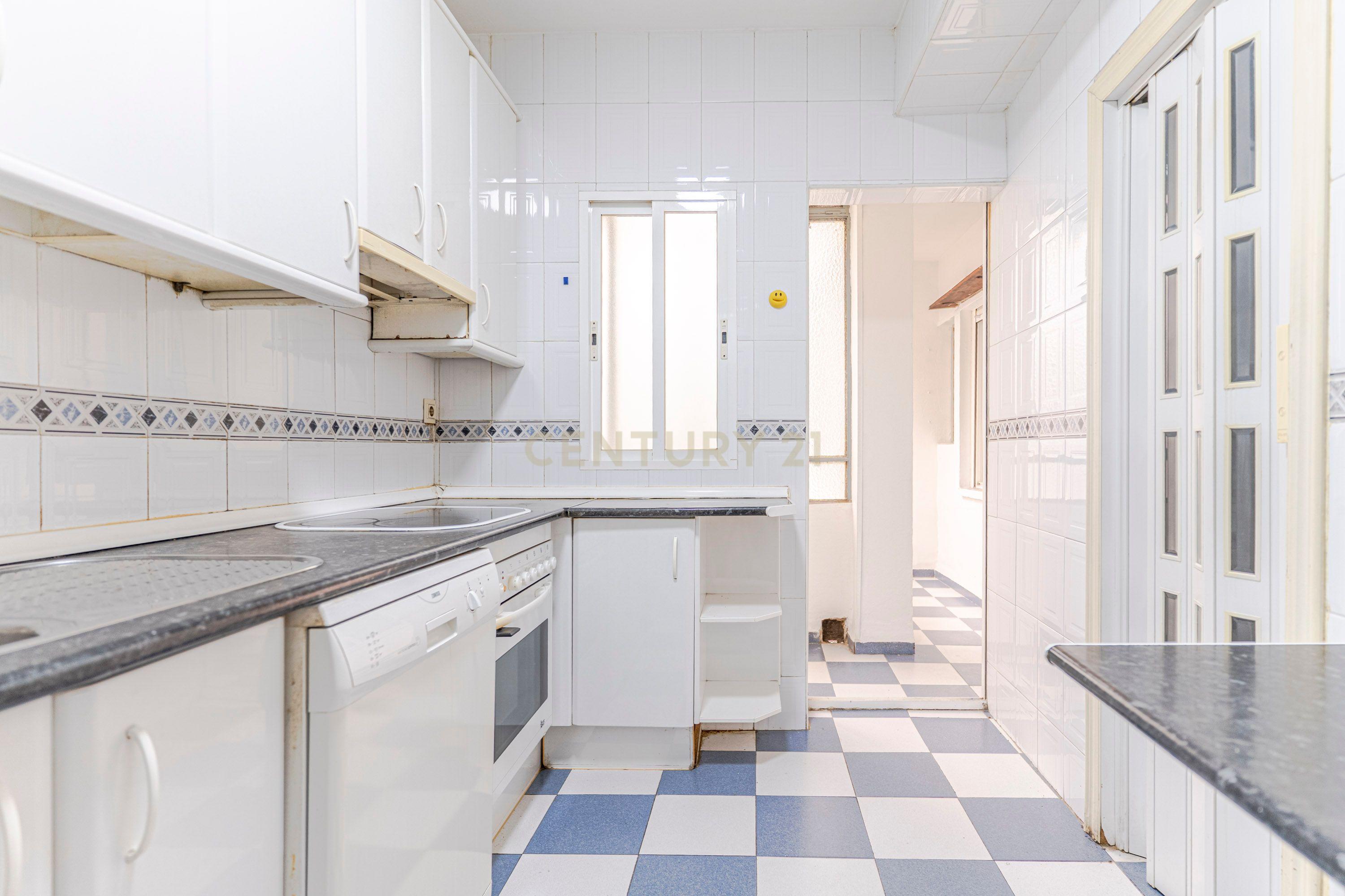 Espaçoso apartamento de 141 m2 no centro de Granada com vista panorâmica do Caminho de Ronda - Image 20