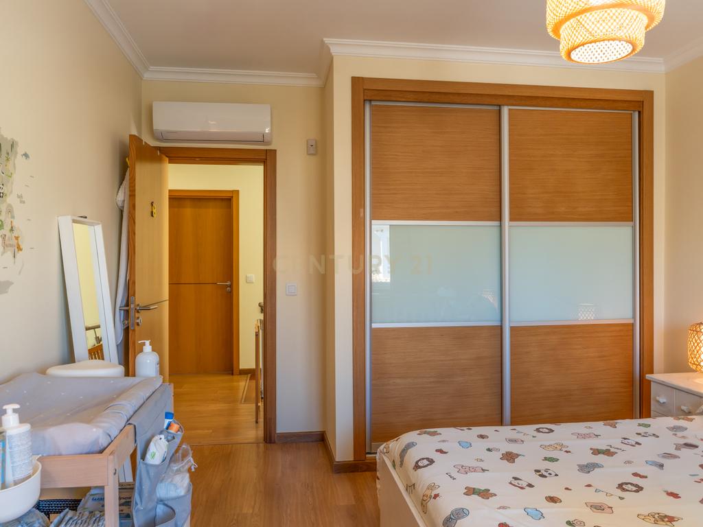 Moradia T4 em Azeitão com Jardim e Segurança 24h - Image 31