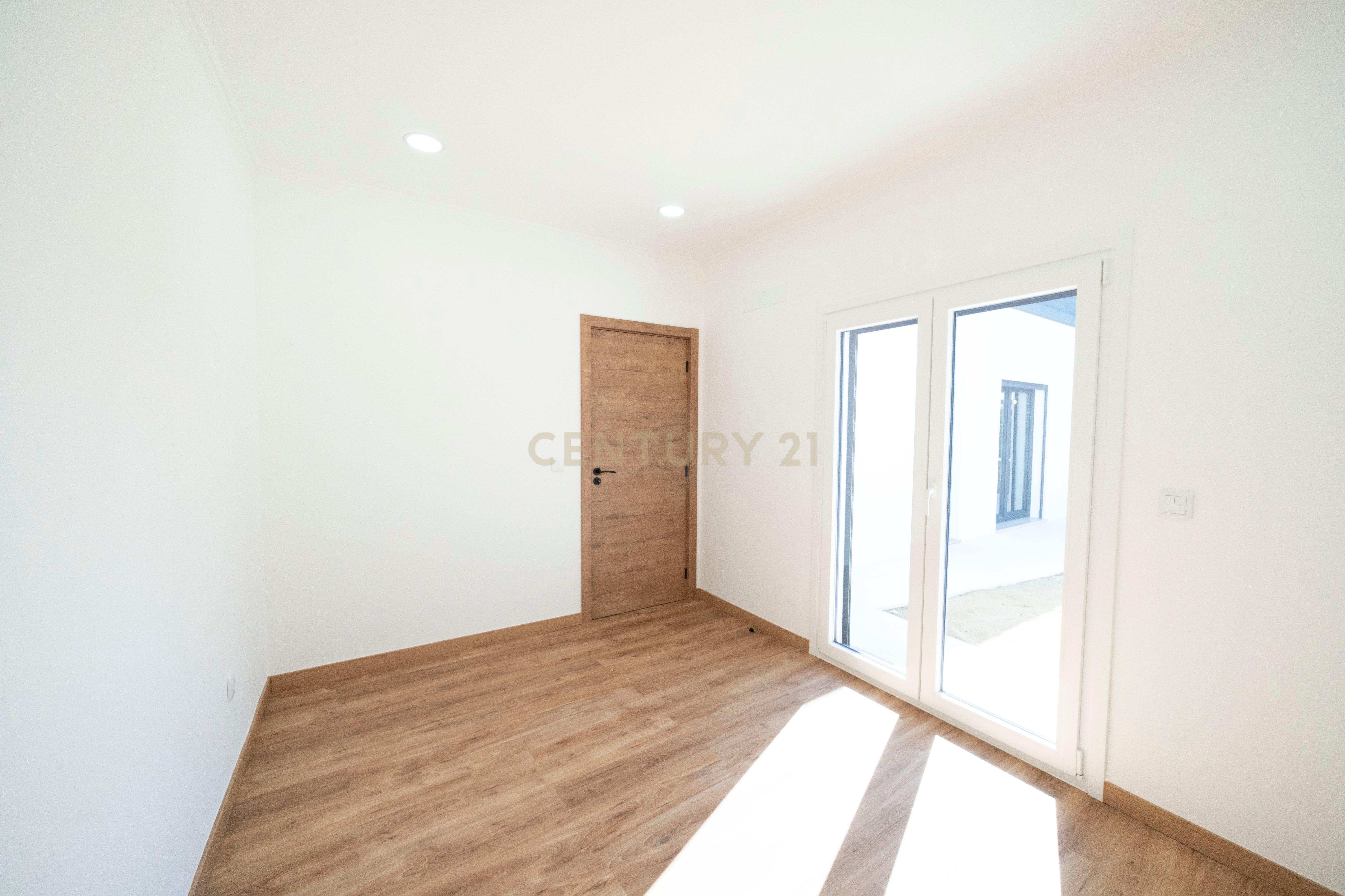 Fotografia 11 de Moradia T3 totalmente remodelada em Azeitada, Benfica do Ribatejo