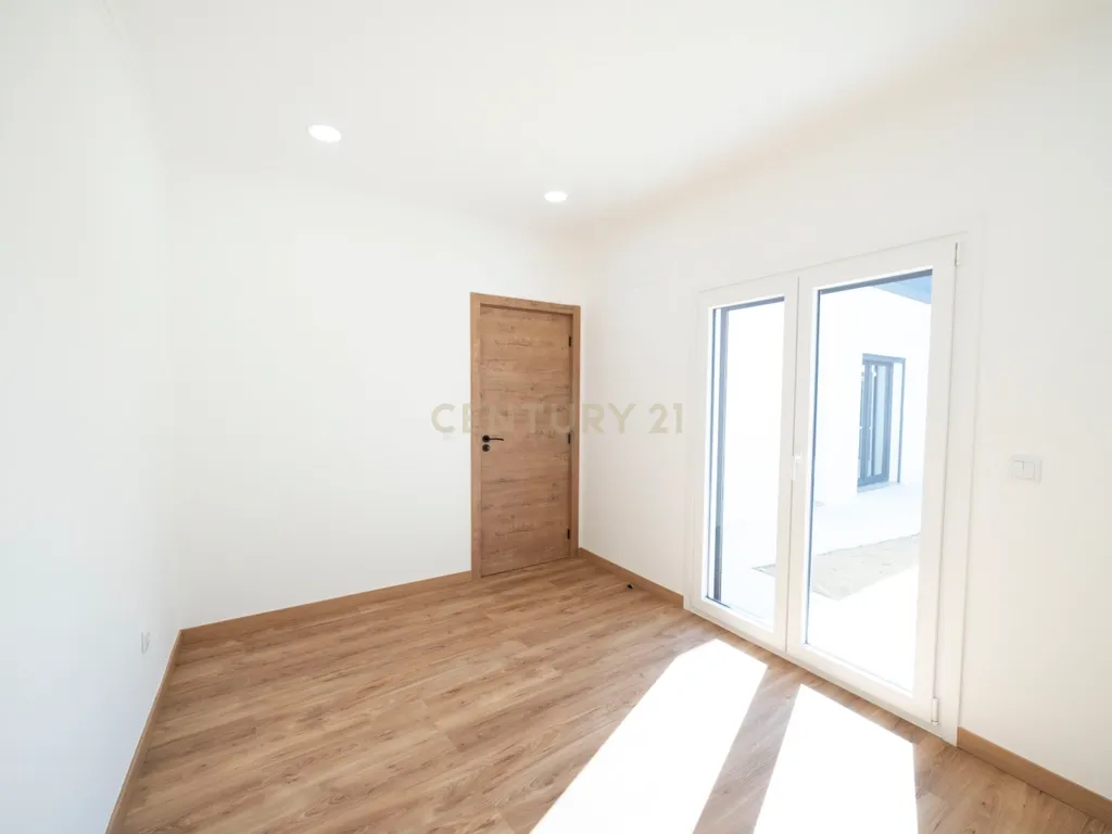 Moradia T3 totalmente remodelada em Azeitada, Benfica do Ribatejo - Image 11