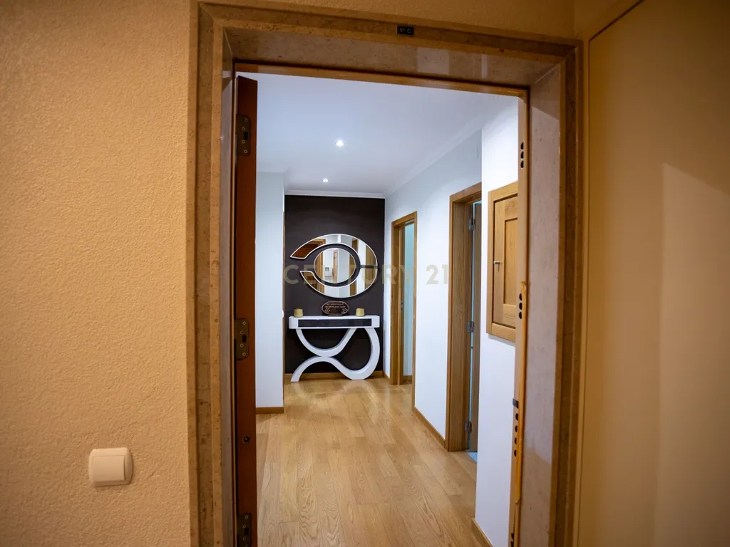 T3 com 160 m², Box para 2 carros e Arrecadação – Lumiar / Ameixoeira - Image 12