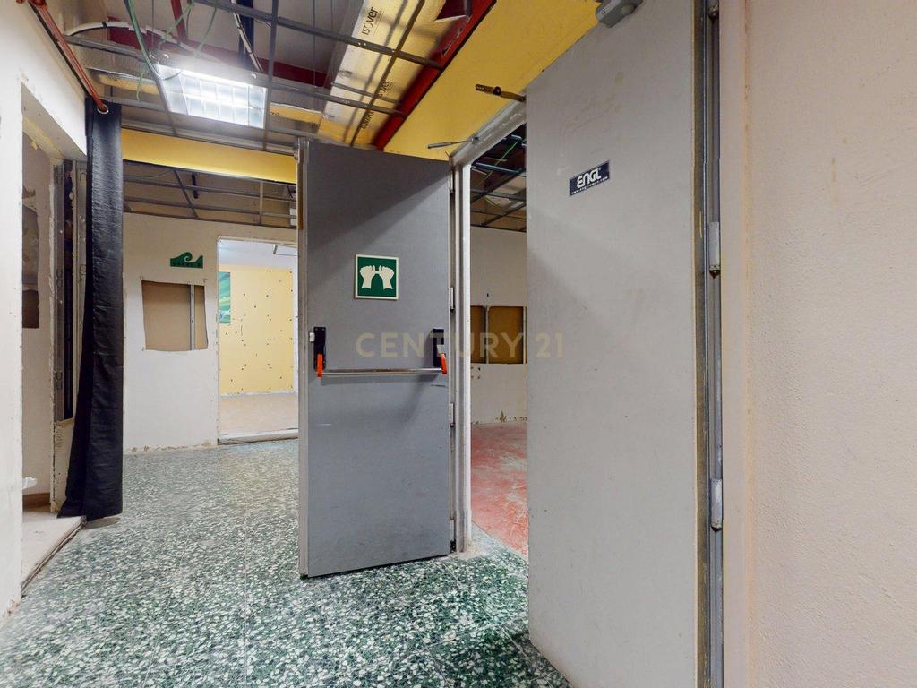Espaçoso imóvel comercial para renovar no centro de Madrid, a apenas 10 minutos da estação de Atocha. - Image 29