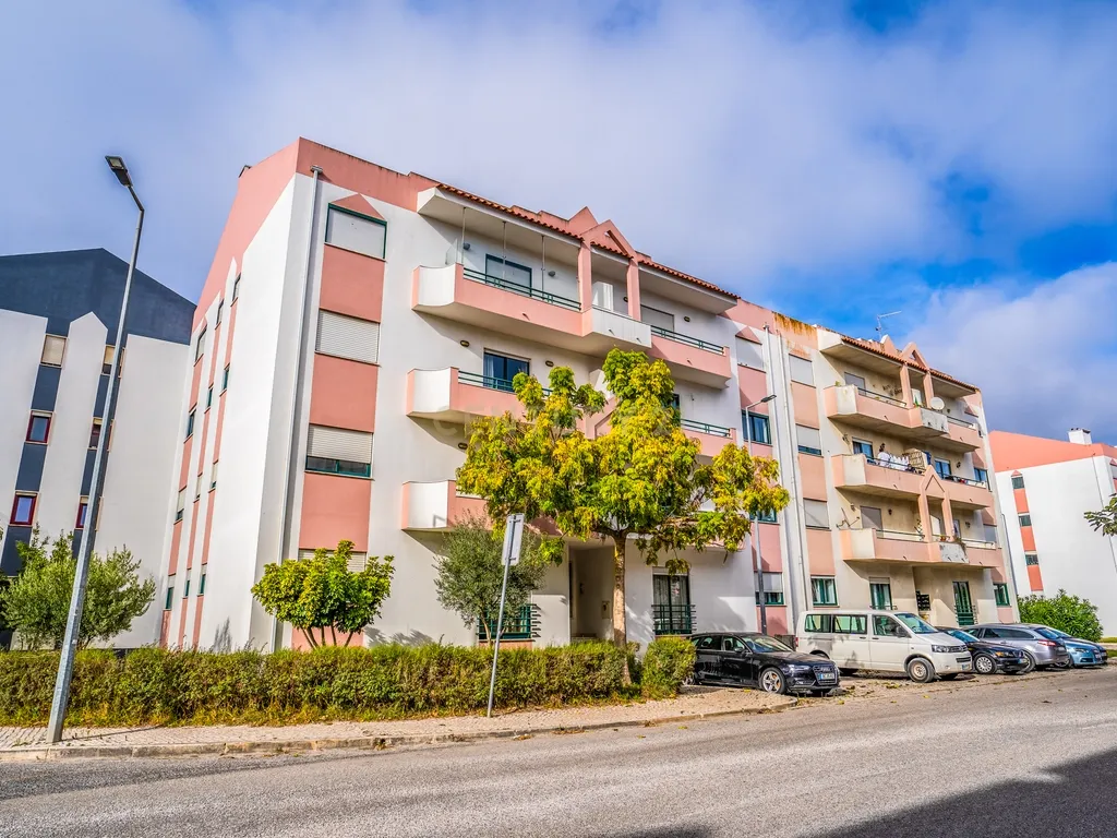 Apartamento T3 com elevador e garagem fechada em Cidade Nova, Caldas da Rainha! - Image 2