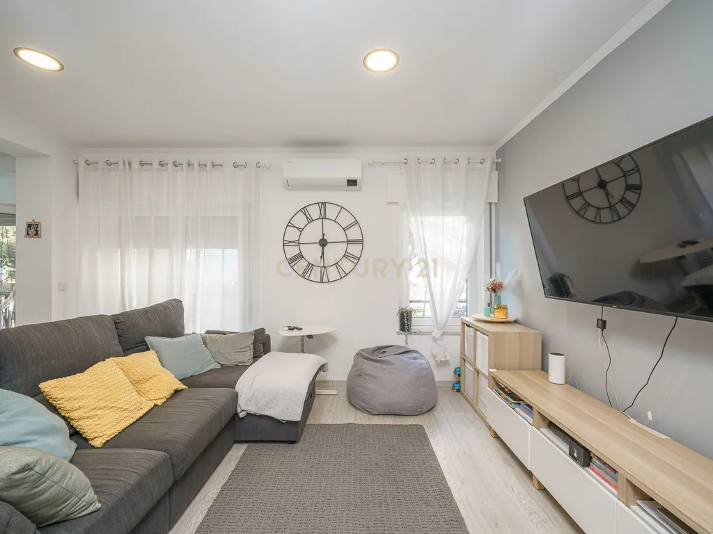 Apartamento T4 renovado | 175 m² | 3 varandas | Bairro do Liceu, Setúbal - Image 6