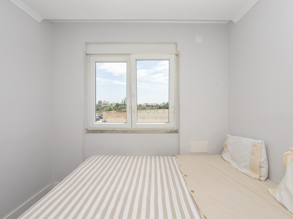 Apartamento T3 mais sótao, num 1 andar em Amora - Seixal - Image 13