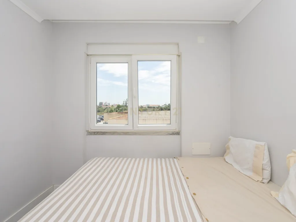 Apartamento T3 mais sótao, num 1 andar em Amora - Seixal - Image 13