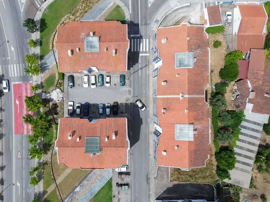 Apartamento T3 com garagem e arrecadação em Abrantes - Image 30