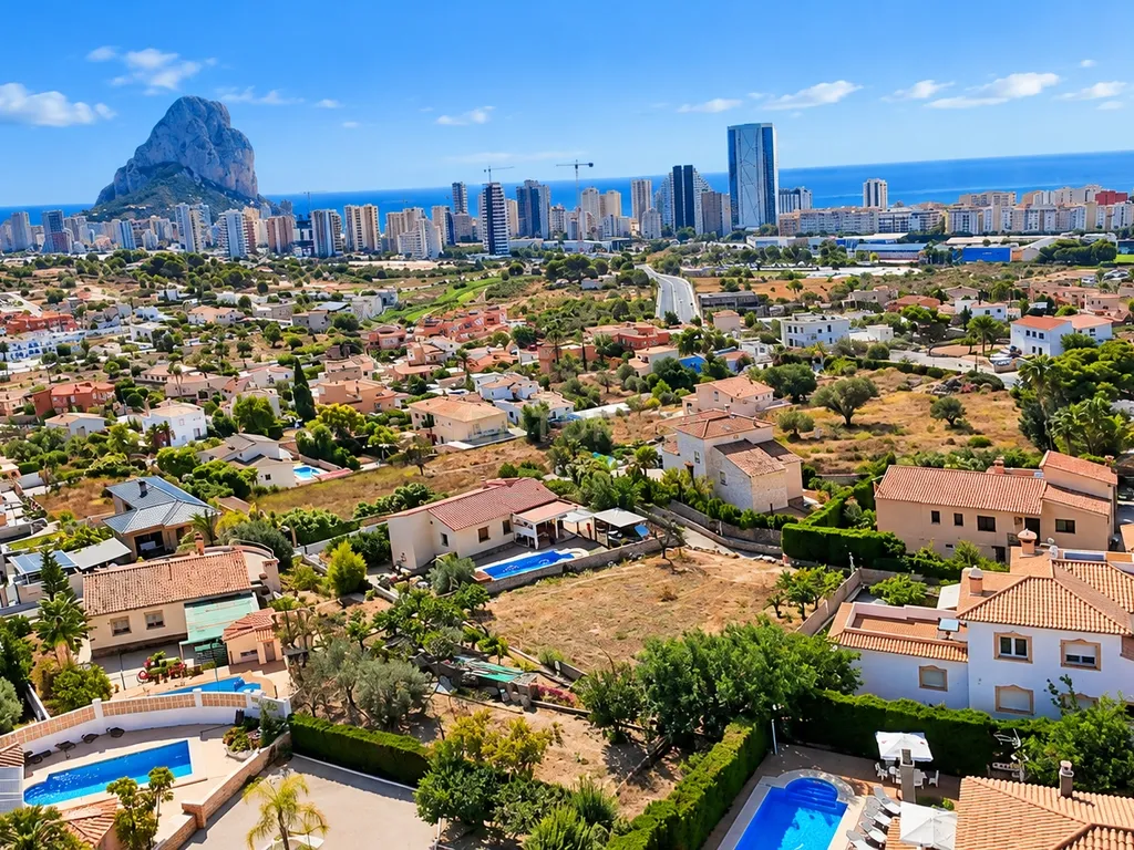 Terreno urbano em Garduix, Calpe, ideal para construir uma moradia independente à medida - Image 3