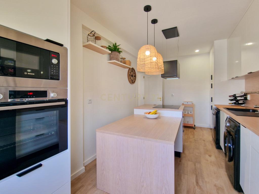Excelente apartamento de 4 assoalhadas RENOVADO recentemente, com amplitude de todas as suas divisões - 113m2. - Image 9