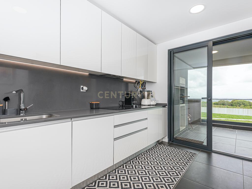 APARTAMENTO T2 NO EMPREENDIMENTO SKY CITY, COM TERRAÇO, VARANDA, PARQUEAMENTOS E ARRECADAÇÃO, EM CONDOMÍNIO COM JARDIM E PISCINA - Image 15