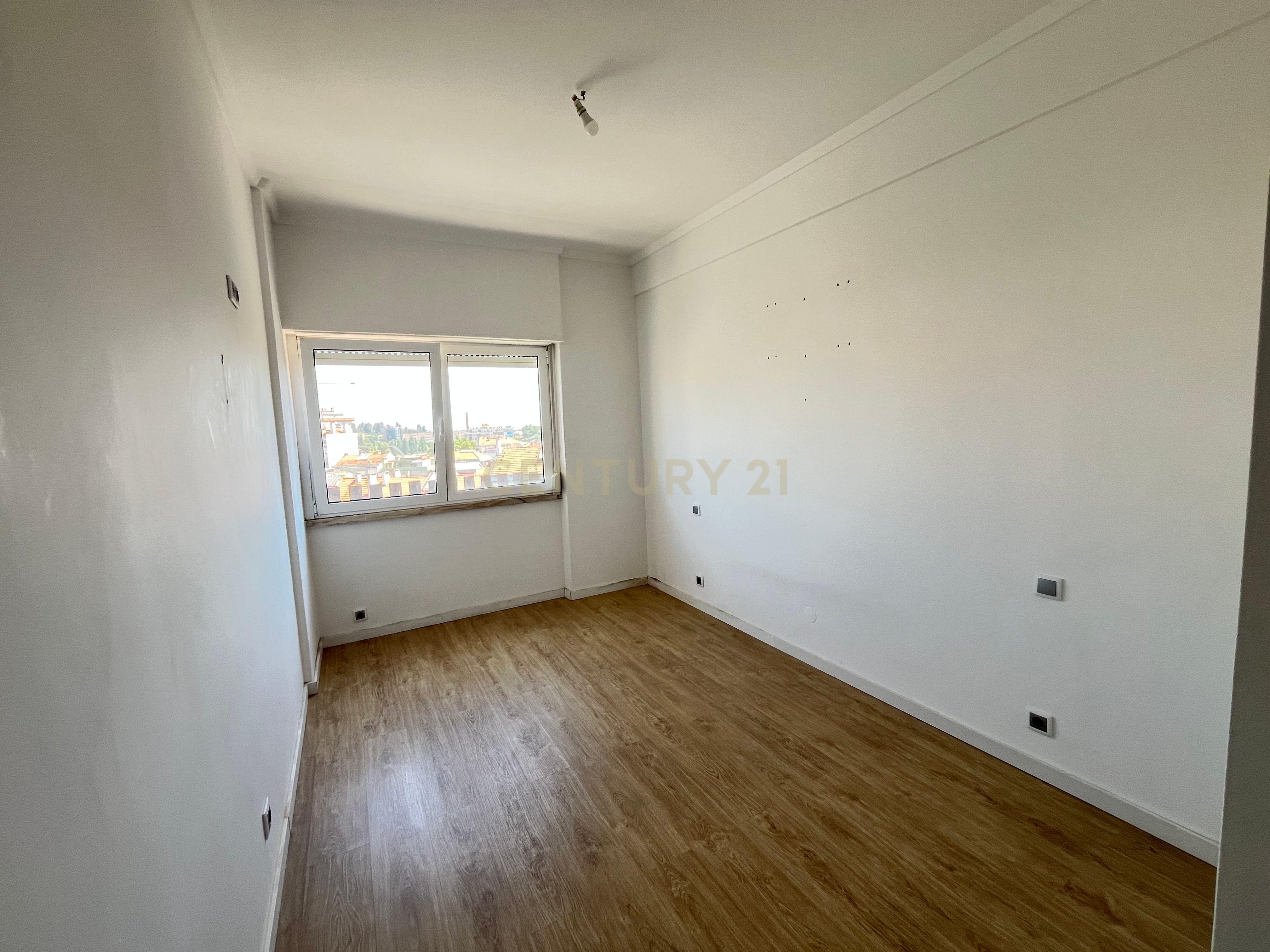 Fotografia 8 de Apartamento T2 em Sacavém, Loures - Oportunidade Única!
