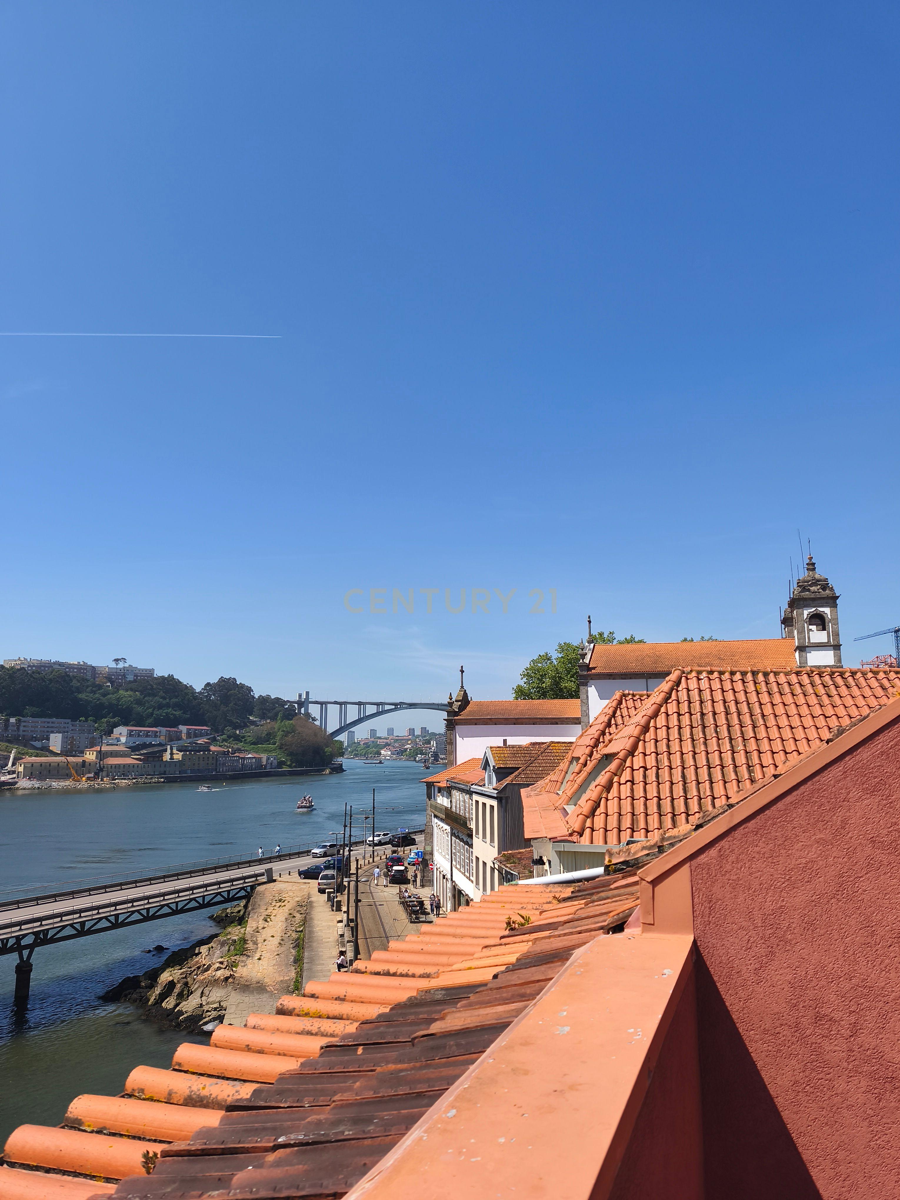 Fotografia 5 de Apartamento Último Andar - Rua Cais das Pedras , rio Douro Porto
