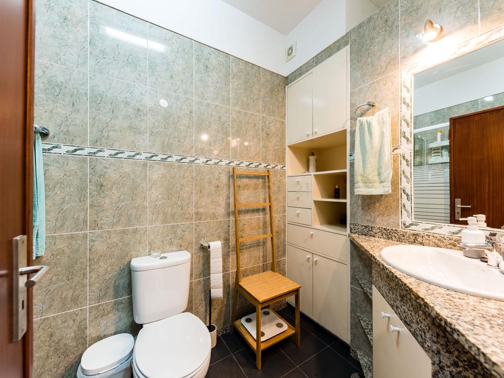 Apartamento T2 em Linda-a-Velha – Remodelado com Terraço e Excelente Localização - Image 15