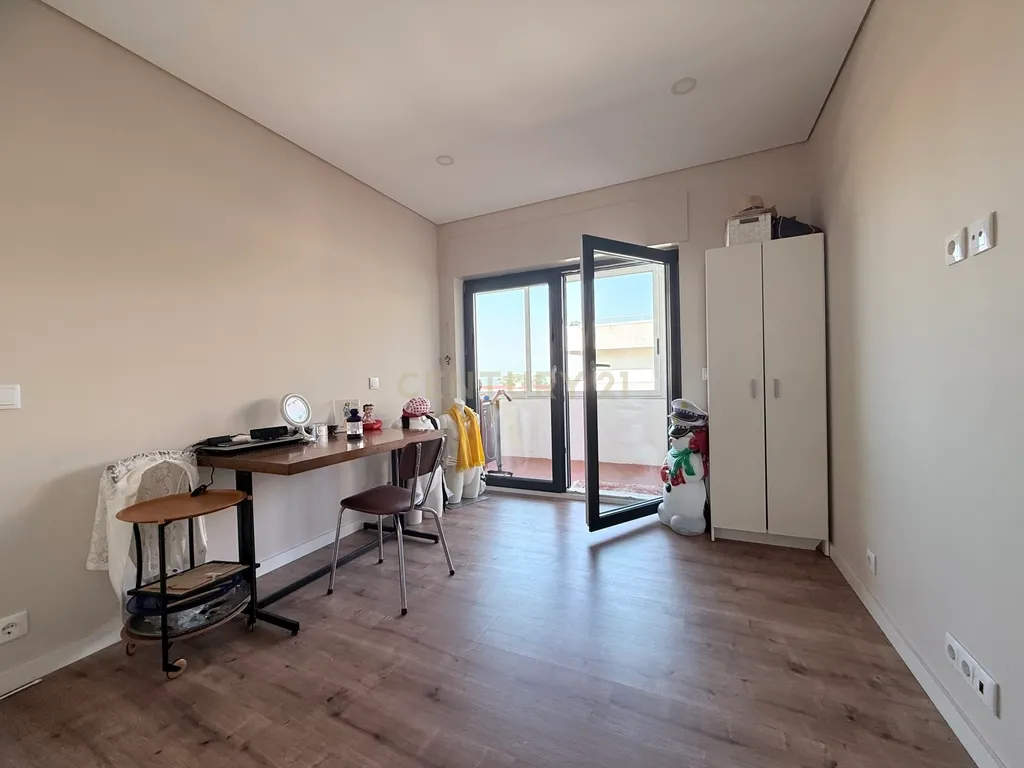 Apartamento T3 Remodelado com Vista Mar – Mindelo, Vila do Conde - Image 7