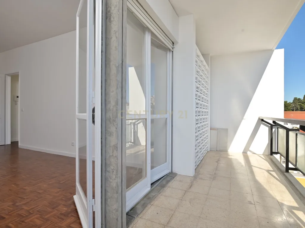 * RESERVADO * Apartamento T2 renovado para arrendamento em São Domingos de Benfica, Lisboa - Image 15