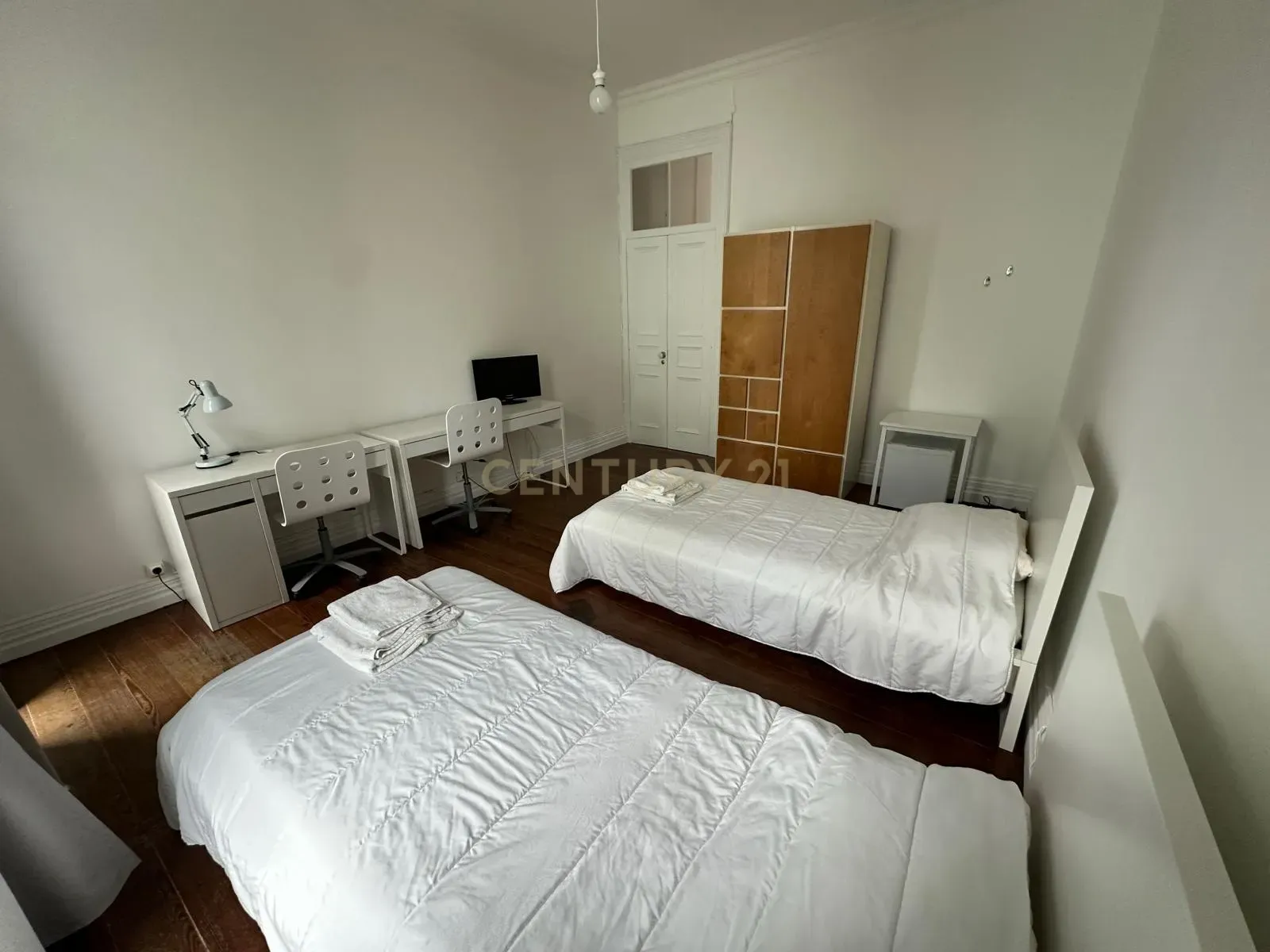Fotografia 11 de Moradia de 3 Pisos no Centro de Ponta Delgada | 8 Quartos | Excelente Oportunidade de Investimento