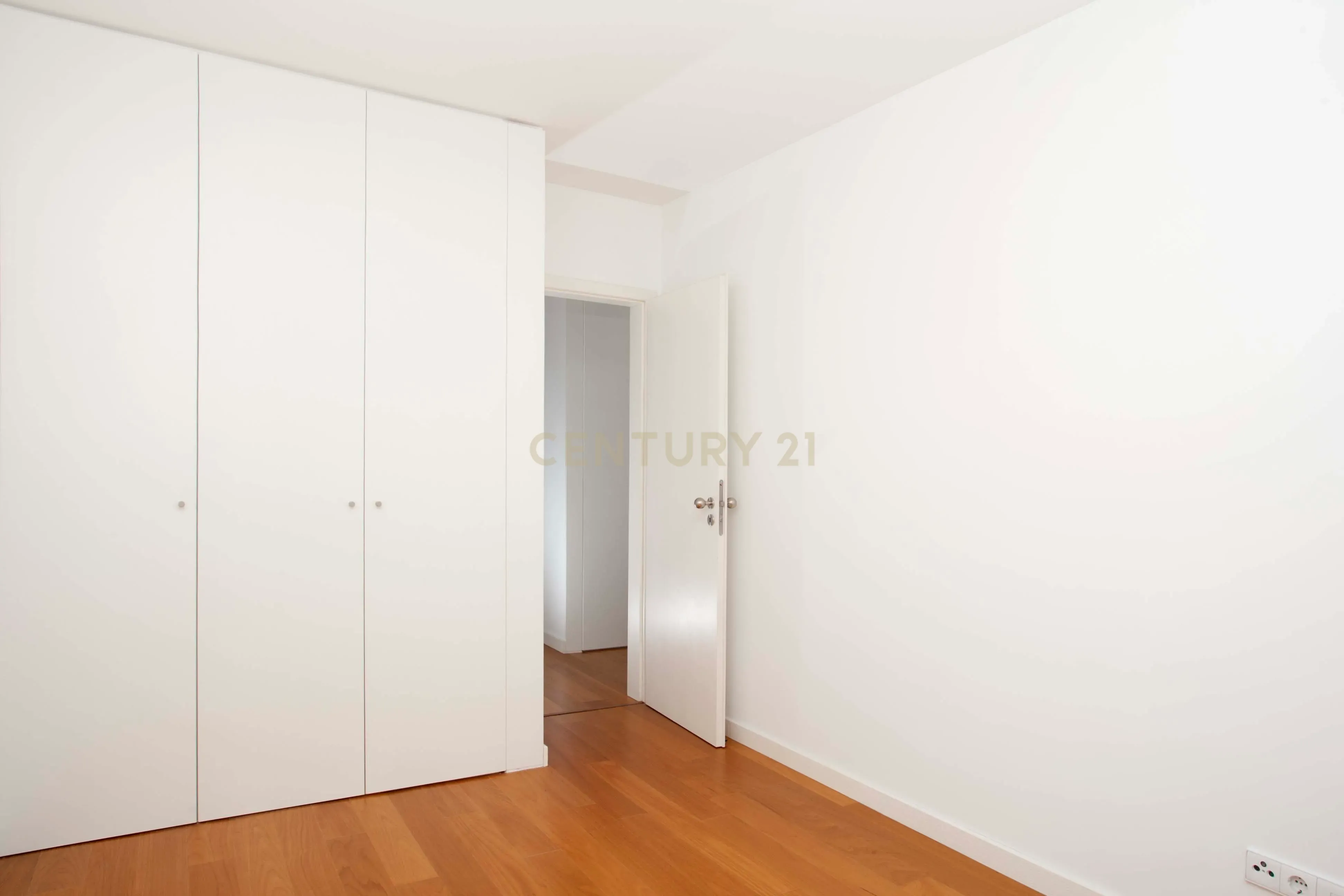 Apartamento T2 com Vista para o Mar em Lisboa - 1600€ - Image 7