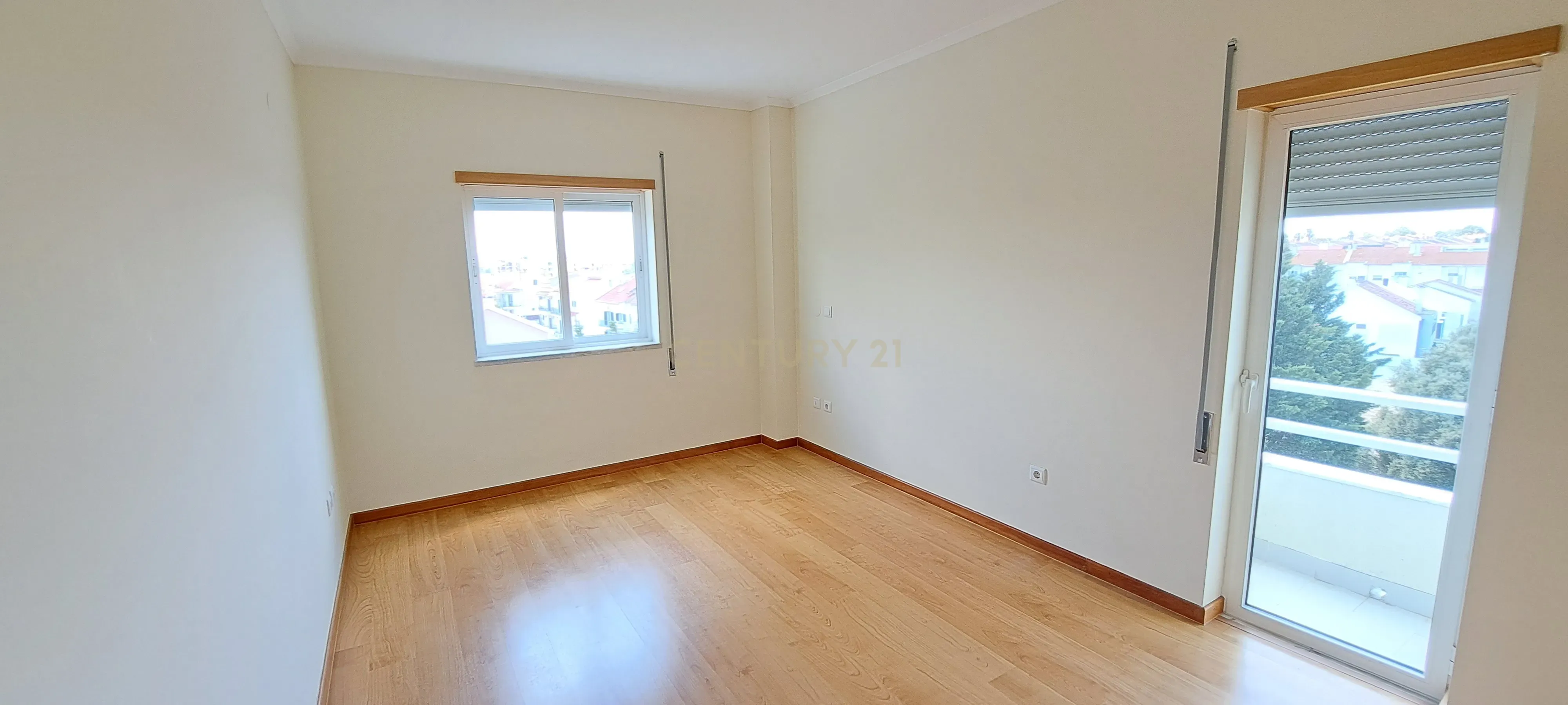 Apartamento T2 com arrecadação e lugar de garagem no Montijo. - Image 12