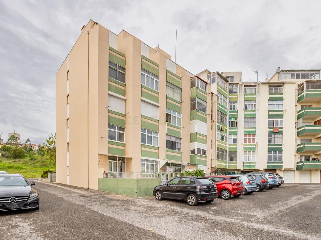 Apartamento T2 na Nazaré - Totalmente Remodelado com Vista Mar - Image 10