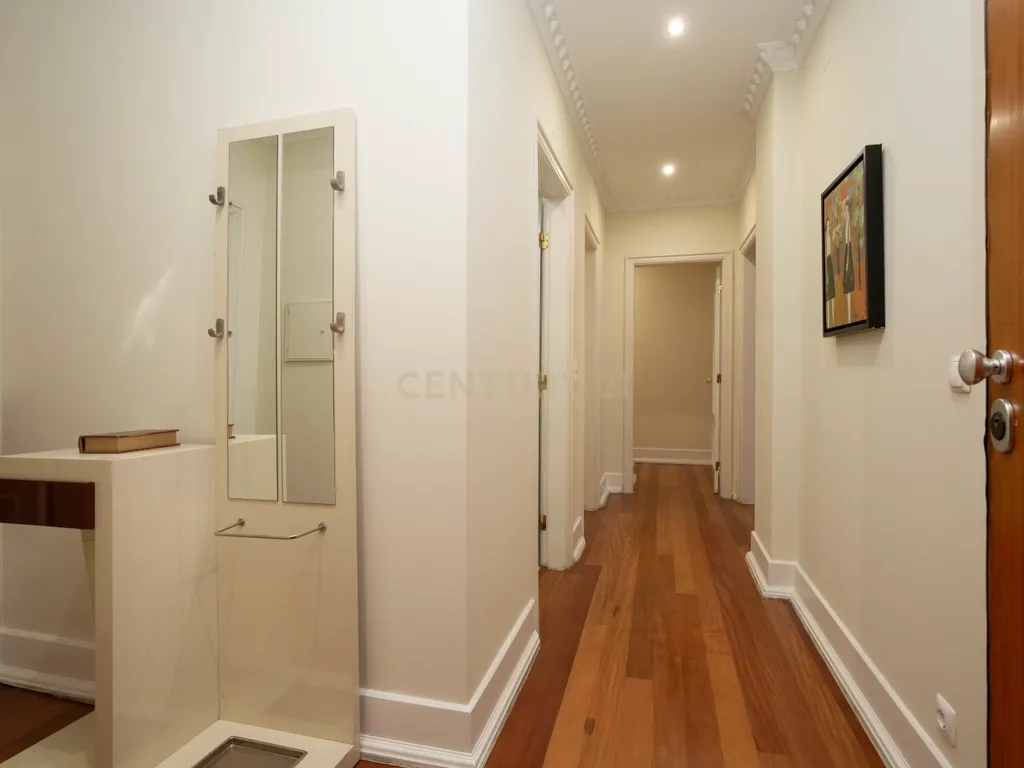 *Apartamento Exclusivo em Edifício Tradicional de Lisboa* - Image 14