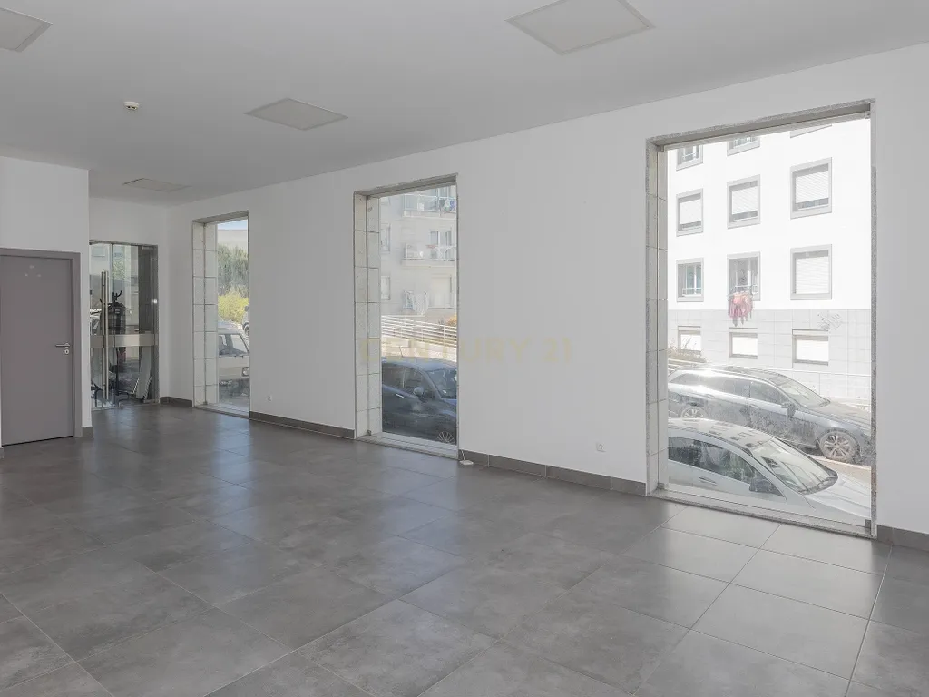 Espaço Comercial junto a Estação de Benfica - Image 2