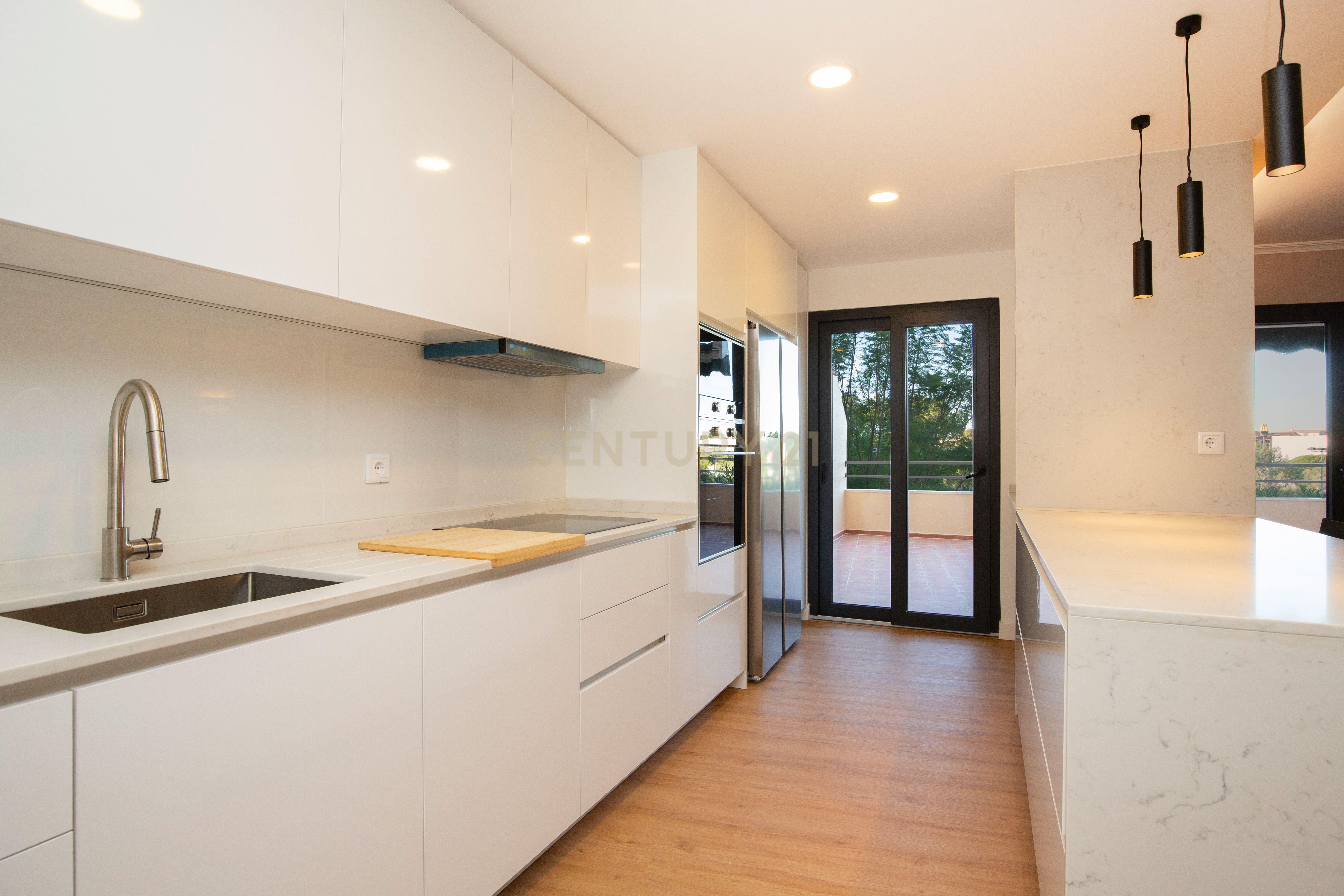 Apartamento T3 Remodelado na Exclusiva Quinta da Graciosa, Estoril - Image 7
