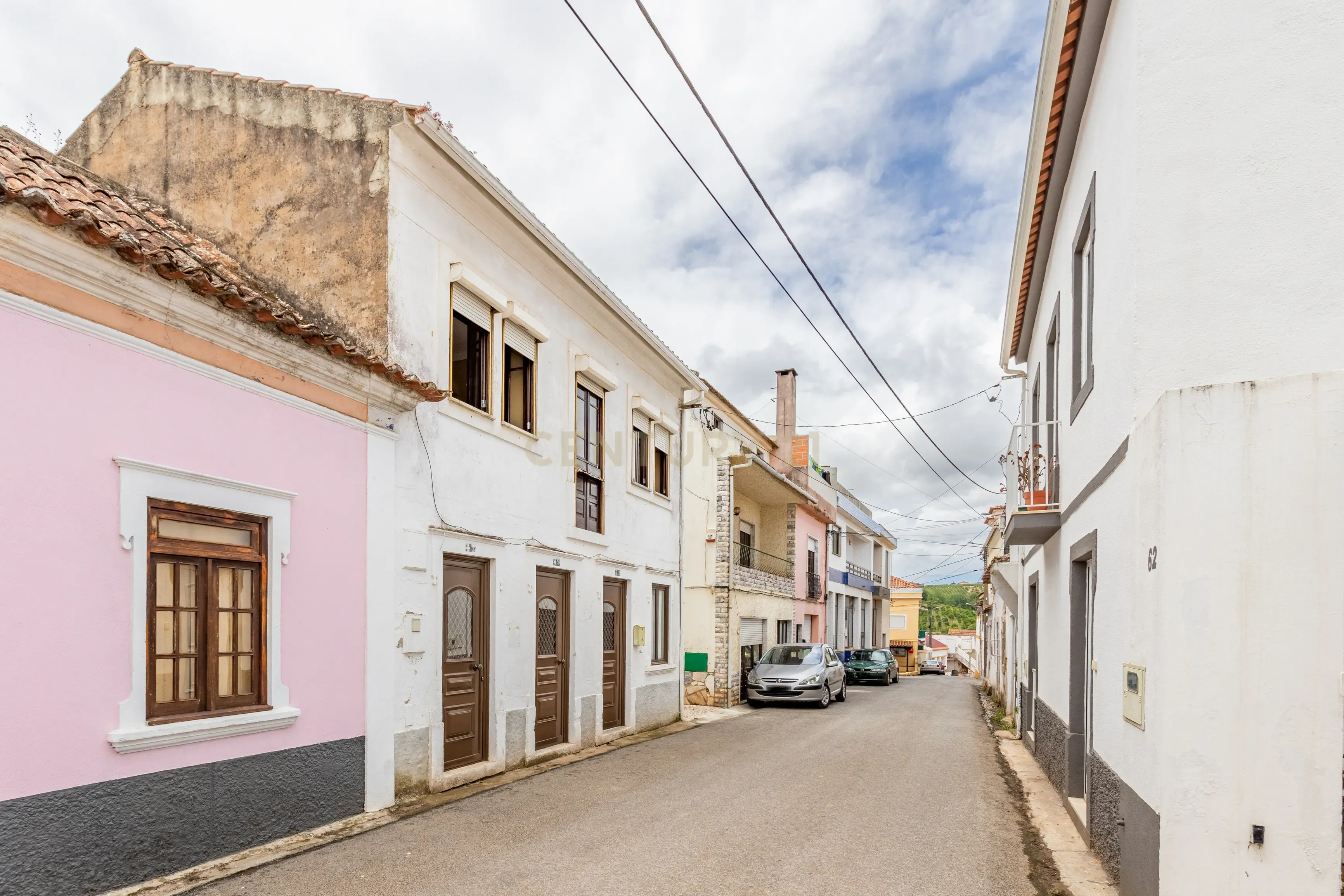 Prédio em Painho, Cadaval, com logradouro e terraço. - Image 2