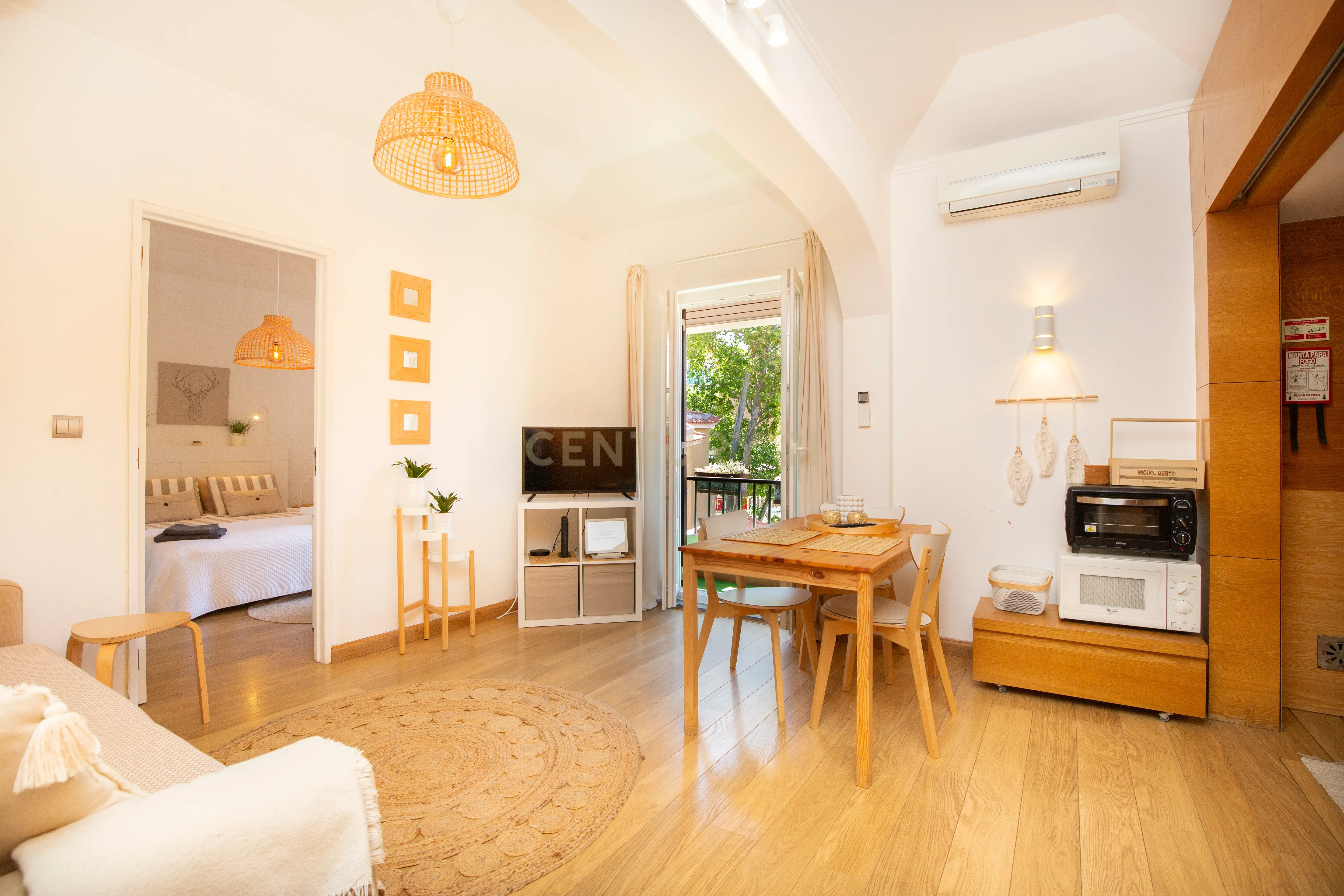 Charmoso Apartamento T1 com Deslumbrantes Vistas Água no Centro de Cascais" - Image 2